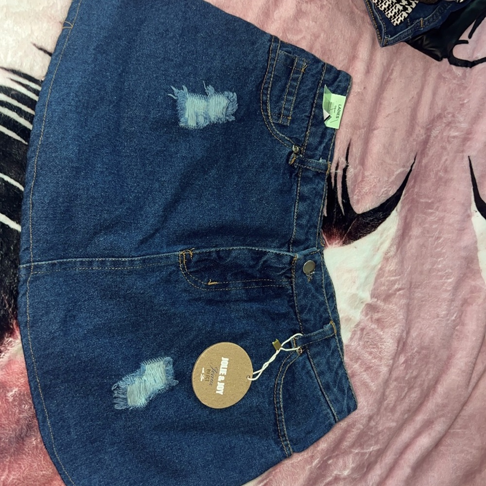 Demin skirt….. size L……… Brand new with tags